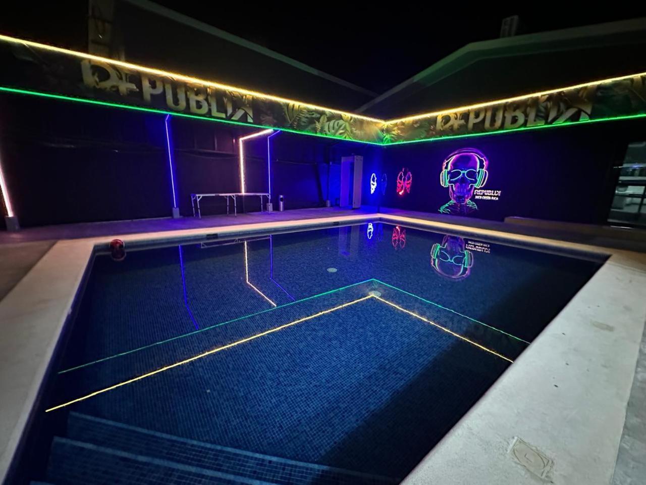 Republik Hotel, Bistro And Nightclub On Site 哈科 外观 照片